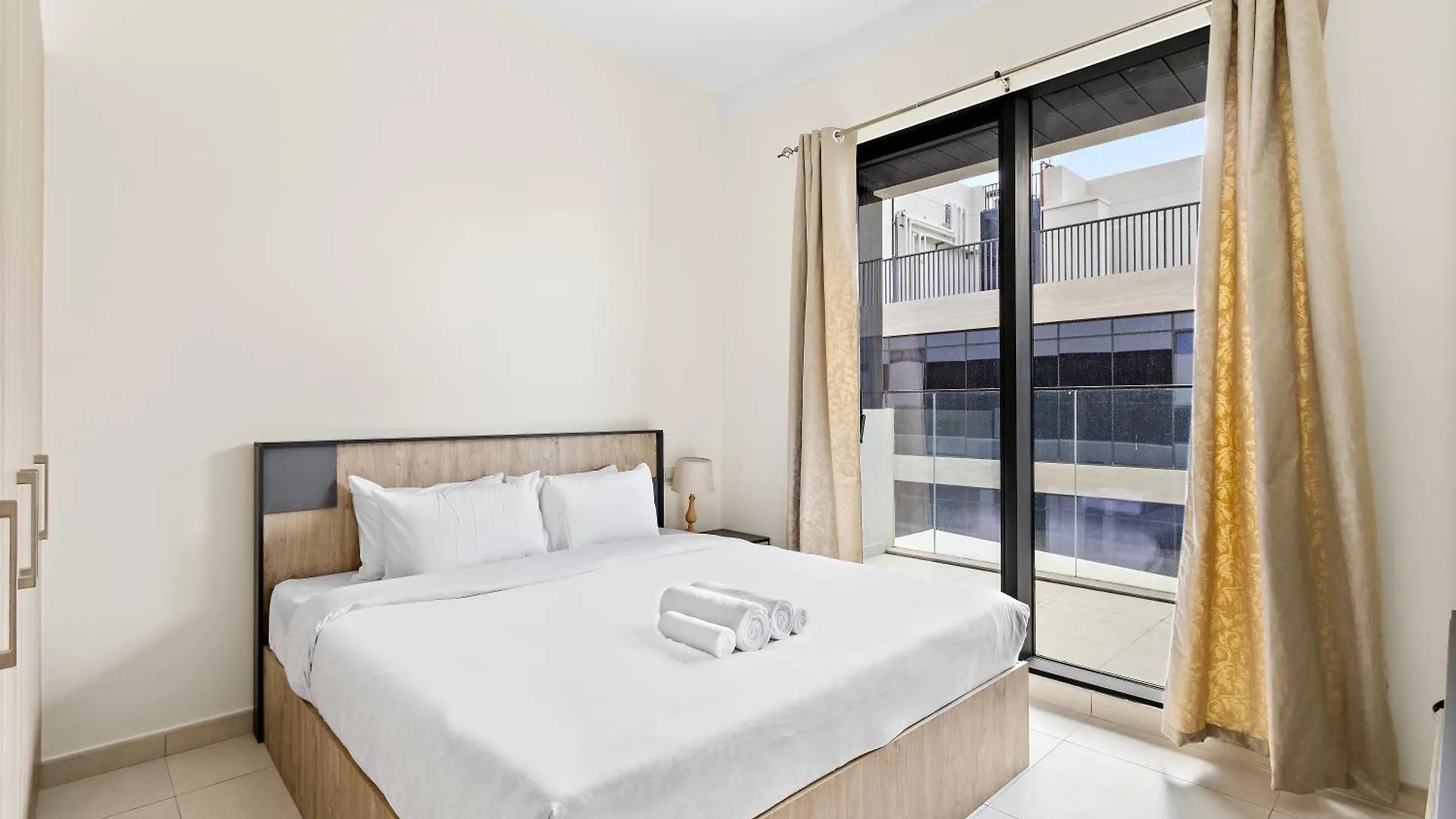 Lovely 1Br Apt In Mirdiff Hills contacts